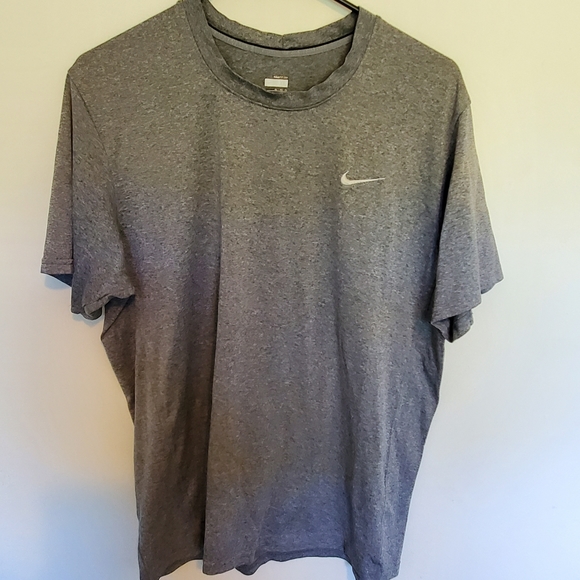 3 Nike dry fit shirts - Picture 7 of 9